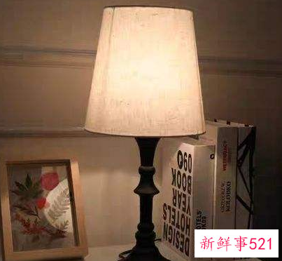 台灯越亮越好吗