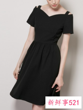 小黑裙的搭配方法