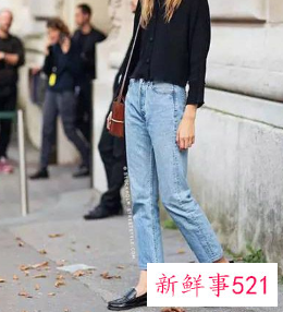 直筒牛仔裤配什么鞋子图片