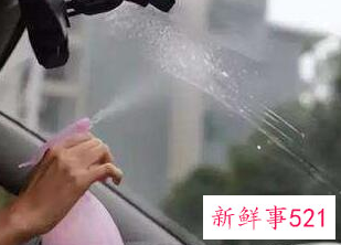 前挡风玻璃出风口起雾