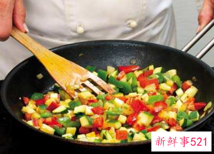 女人梦见炒菜什么意思