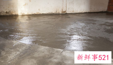 下雨天瓷砖地面返潮