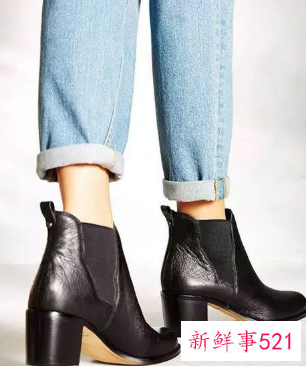 直筒牛仔裤配什么鞋子图片