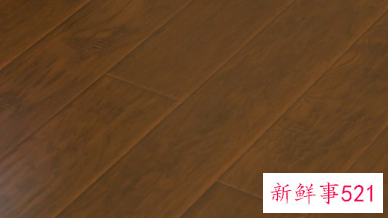 木地板是滑的好还是不滑的好