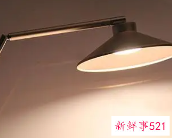 台灯越亮越好吗