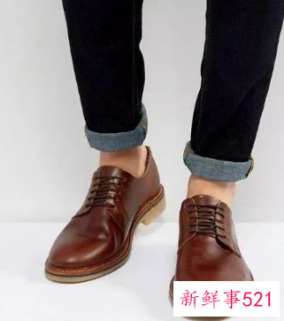 男士皮靴配牛仔裤图片