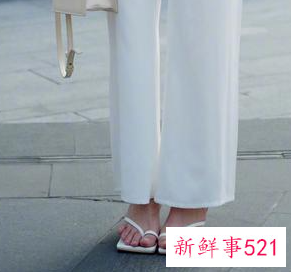 凉鞋黑色和白色哪个好看