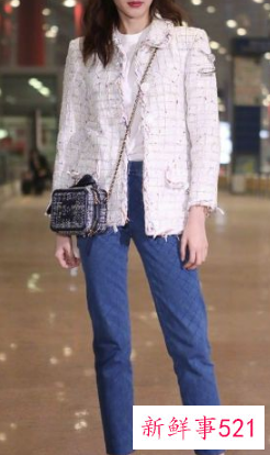 白色短款小香风外套搭什么