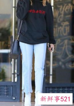 直筒牛仔裤配什么鞋子图片