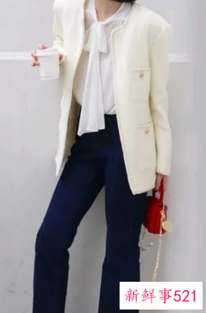 白色短款小香风外套搭什么