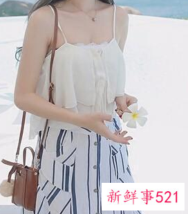 夏季怎样穿吊带好看