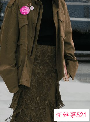 冬季卡其色半身裙如何搭配