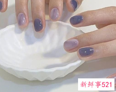 秋季做指甲什么颜色显手白