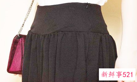 红色的短裙怎么搭配好看