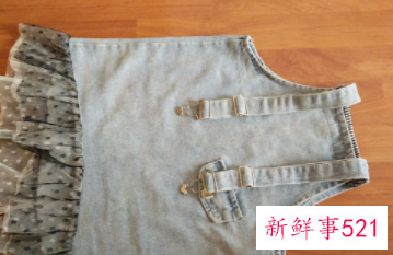 背带裙扣子怎么扣