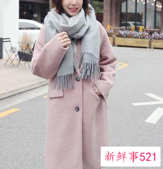 银灰色羽绒服怎么搭配围巾