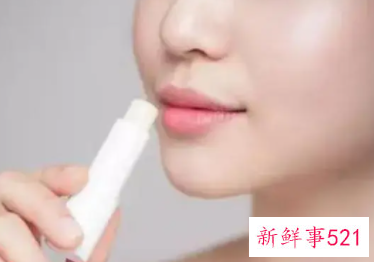 怎样防止唇部暗沉的情况