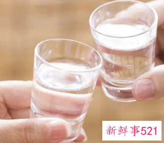 女人梦见自己喝白酒是什么征兆