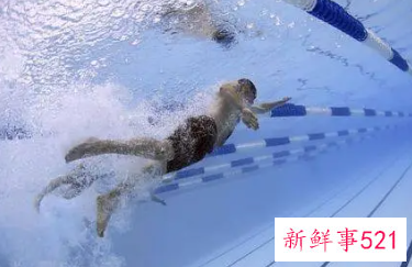 梦见在冰雪里游泳