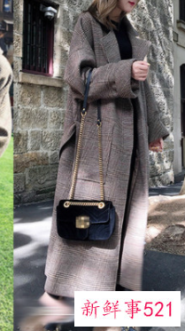 银灰色羽绒服怎么搭配围巾