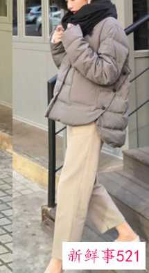 银灰色羽绒服怎么搭配围巾