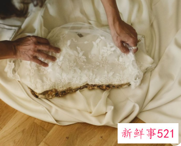 桑蚕丝衣服白痕怎么处理