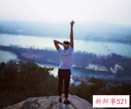 家境优越的男生气质