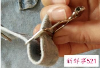 背带裙扣子怎么扣