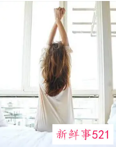 早晨起床时做好五个动作