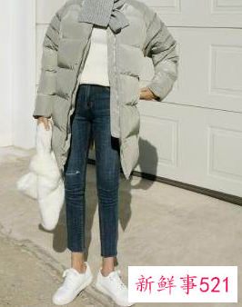 银灰色羽绒服怎么搭配围巾