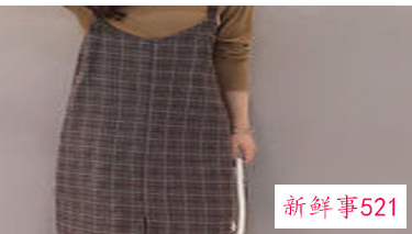 背带裙扣子怎么扣