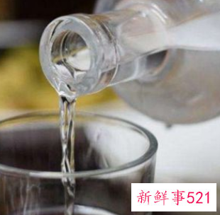 女人梦见自己喝白酒是什么征兆