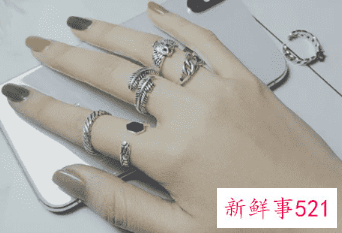 秋季做指甲什么颜色显手白