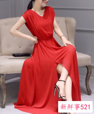 红色的短裙怎么搭配好看