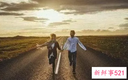 内向的女生暗恋男生的表现