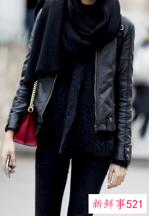 银灰色羽绒服怎么搭配围巾