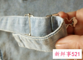 背带裙扣子怎么扣