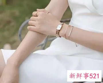 佩戴手表好看还是手链好看