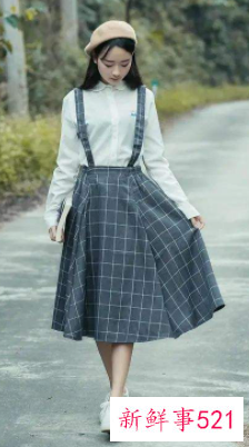 背带裙扣子怎么扣