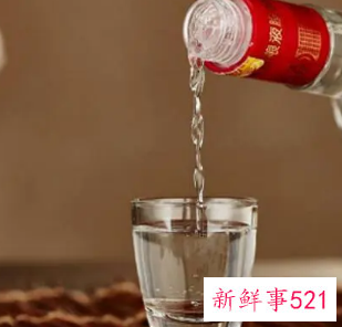 女人梦见自己喝白酒是什么征兆