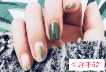 秋季做指甲什么颜色显手白