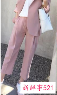 西装裤可以配小白鞋吗