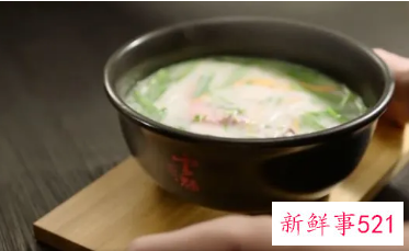 云南发布过桥米线标准，肉片厚度不能超2毫米