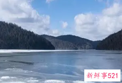 女人梦见在结冰的河面上走