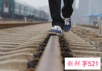 梦见顺着铁轨走