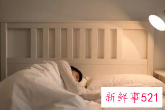 梦见和领导睡在一个房间