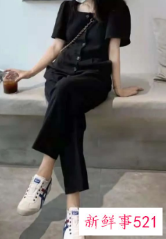 连体裤搭配什么好看