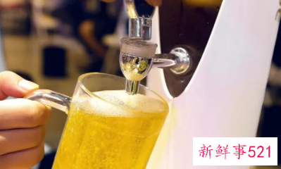 倒啤酒时为什么会有泡沫