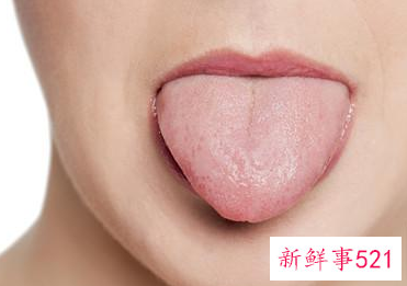 为什么有些女生舌头特别长