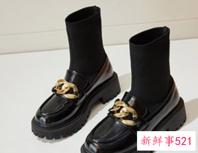 女生皮鞋穿什么袜子图片